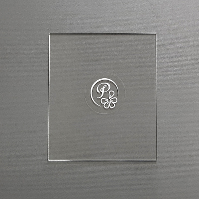 Штампање у белој боји преко прозирног филма