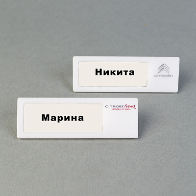 Акрилне значке са прозором