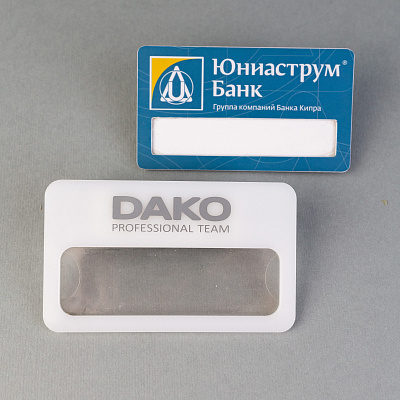 Акрилне значке са прозором